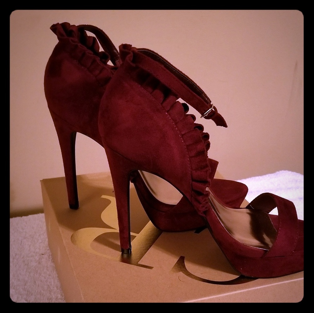 **Charlotte Russe-Size 9-Brand New**